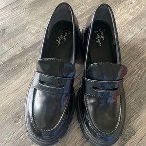Crown Vintage Glossy Black Loafers
